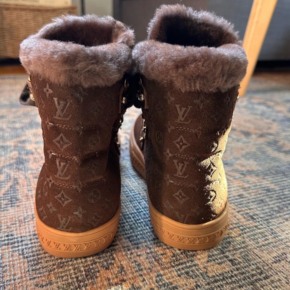 Louis Vuitton Warm Suede Punchy Boots - Picture 5 of 10